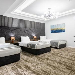Hotel Roadside by Khorrot