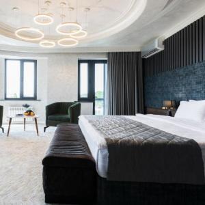 Hotel Roadside by Khorrot