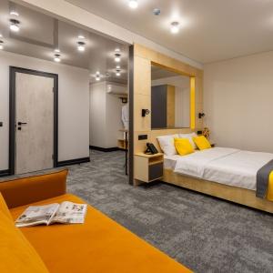 Hotel Izzzi Up 4 Community L&C