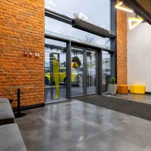 Hotel Izzzi Up 4 Community L&C