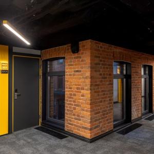 Hotel Izzzi Up 4 Community L&C