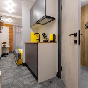 Hotel Izzzi Up 4 Community L&C