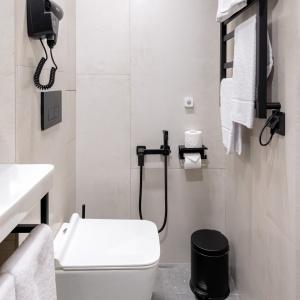 Hotel Izzzi Up 4 Community L&C