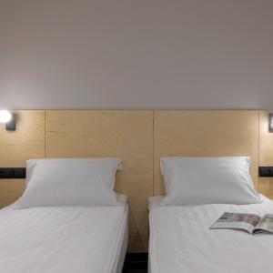 Hotel Izzzi Up 4 Community L&C