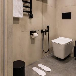Hotel Izzzi Up 4 Community L&C
