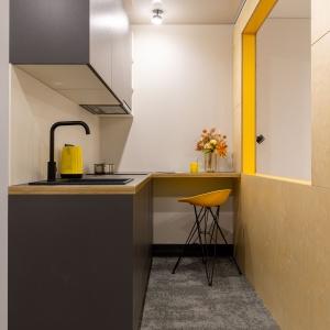 Hotel Izzzi Up 4 Community L&C