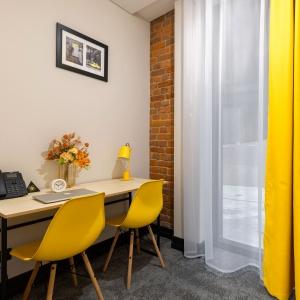 Hotel Izzzi Up 4 Community L&C