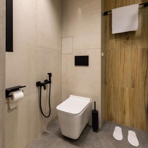 Hotel Izzzi Up 4 Community L&C