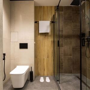 Hotel Izzzi Up 4 Community L&C