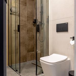 Hotel Izzzi Up 4 Community L&C