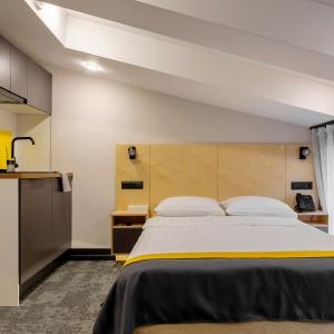 Hotel Izzzi Up 4 Community L&C