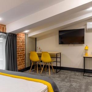 Hotel Izzzi Up 4 Community L&C