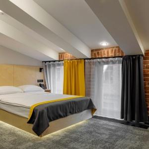 Hotel Izzzi Up 4 Community L&C