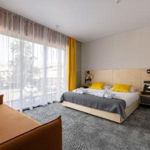 Hotel Izzzi Up 4 Community L&C