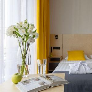 Hotel Izzzi Up 4 Community L&C