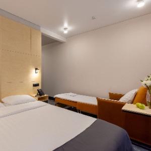 Hotel Izzzi Up 4 Community L&C