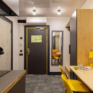 Hotel Izzzi Up 4 Community L&C