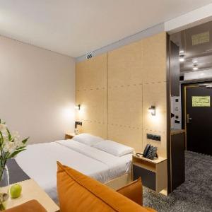 Hotel Izzzi Up 4 Community L&C