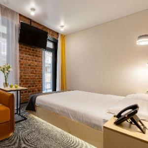 Hotel Izzzi Up 4 Community L&C