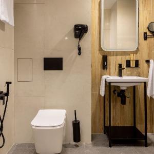 Hotel Izzzi Up 4 Community L&C