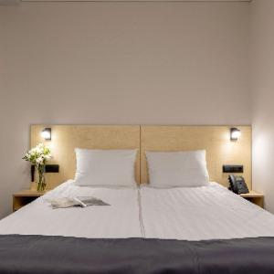 Hotel Izzzi Up 4 Community L&C