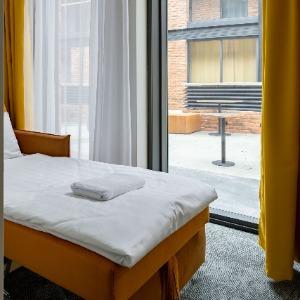 Hotel Izzzi Up 4 Community L&C