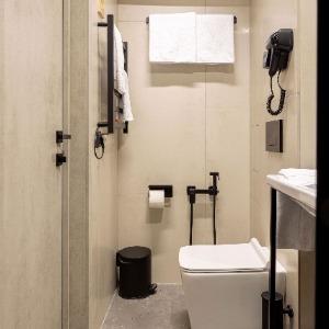 Hotel Izzzi Up 4 Community L&C