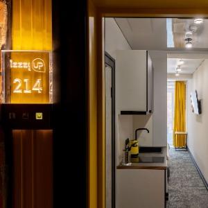 Hotel Izzzi Up 4 Community L&C