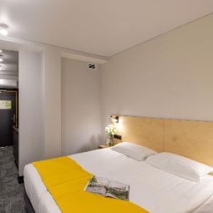 Hotel Izzzi Up 4 Community L&C