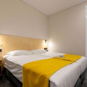 Hotel Izzzi Up 4 Community L&C