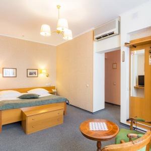 Hotel Equator