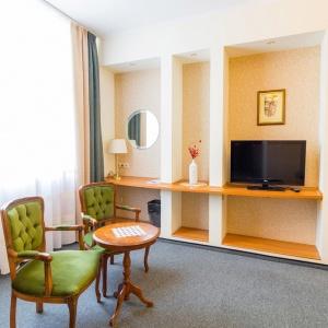 Hotel Equator