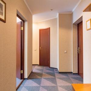 Hotel Equator