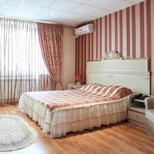 Hotel Bonjour on Izyumskaya