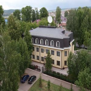 Hotel Neftyanik on Tolstoy