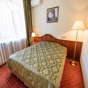 Hotel Neftyanik on Tolstoy