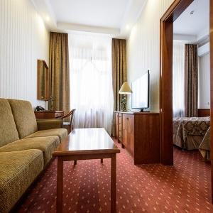 Hotel Neftyanik on Tolstoy