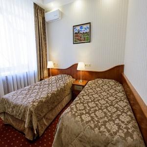 Hotel Neftyanik on Tolstoy