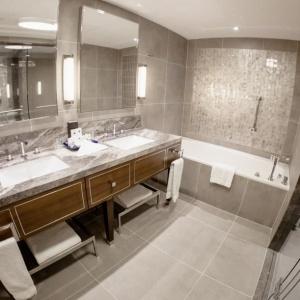 AZIMUT Grand Hotel (f. International Hotel Tashkent)