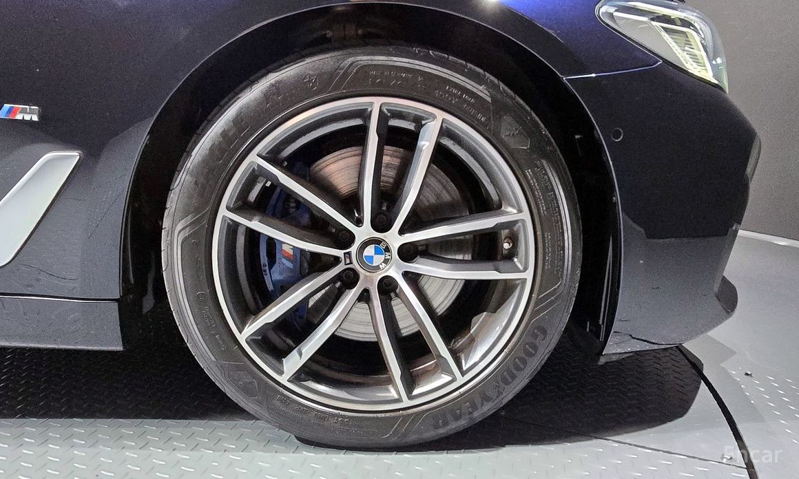 BMW 5 Series (G30)520i M Sport  6