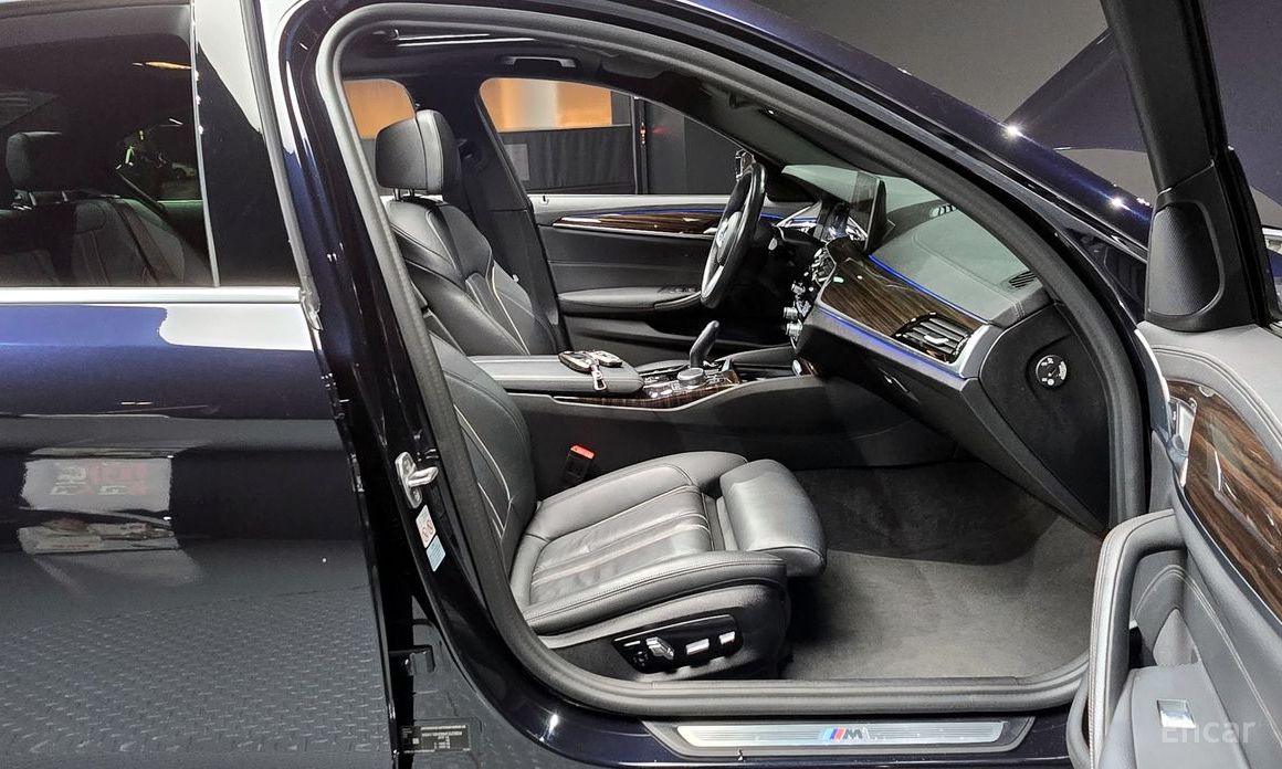 BMW 5 Series (G30)520i M Sport  11