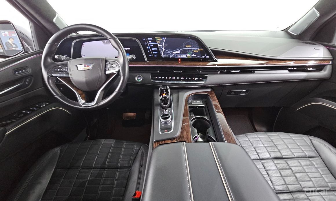 Cadillac Escalade 5th Generation 6.2 Premium Luxury Platinum  8