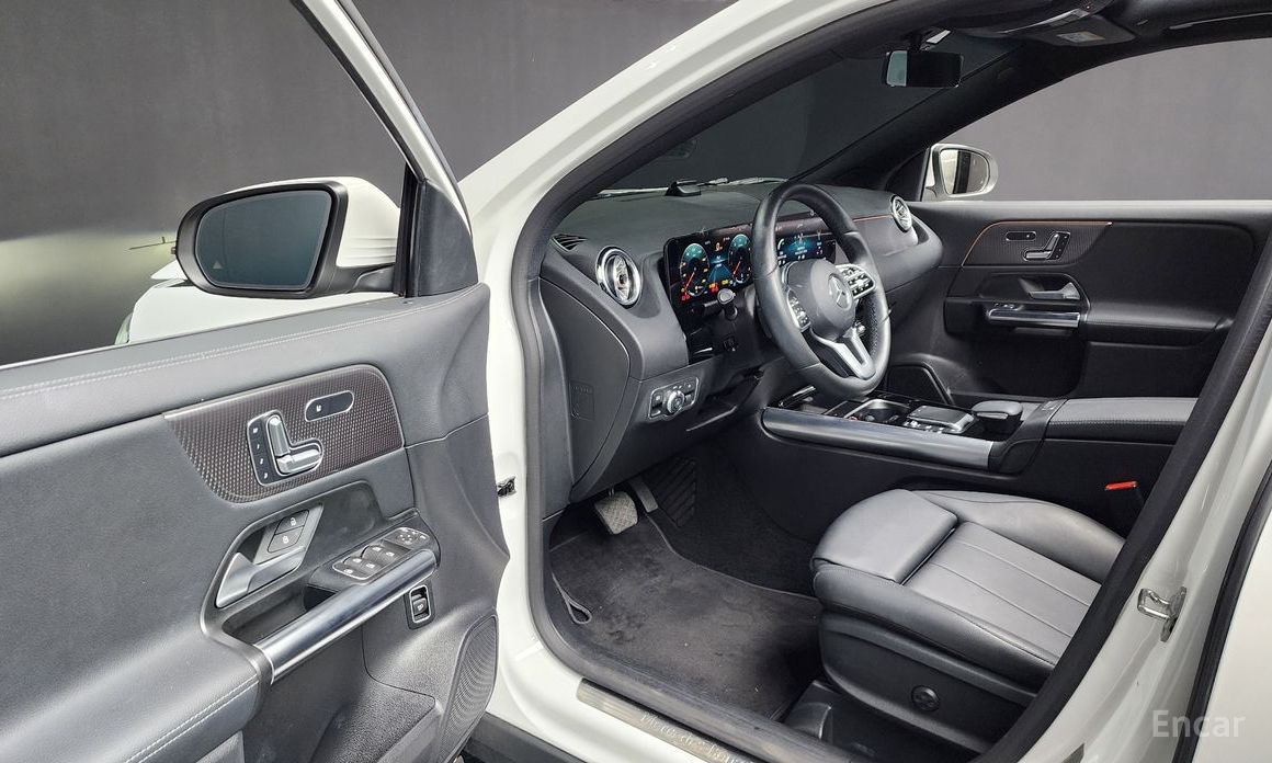 Mercedes-Benz GLA-Class H247GLA220  11