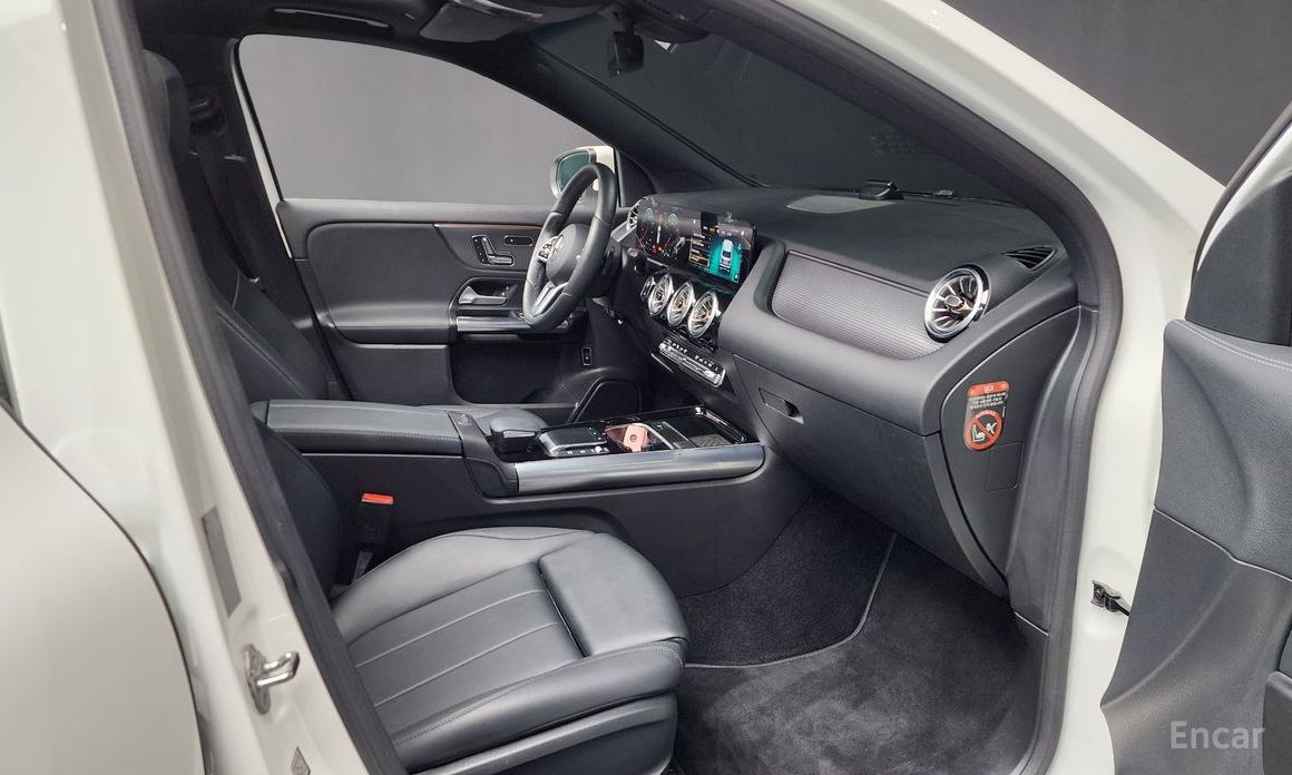 Mercedes-Benz GLA-Class H247GLA220  12