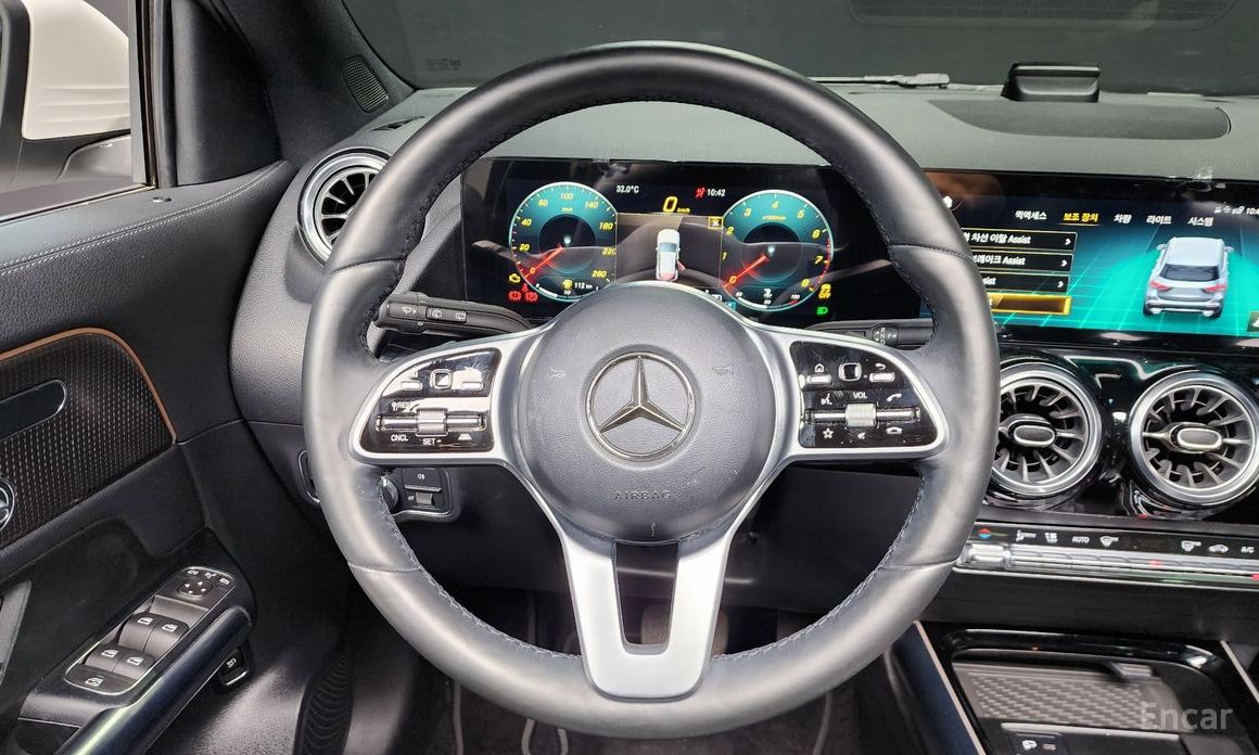 Mercedes-Benz GLA-Class H247GLA220  14