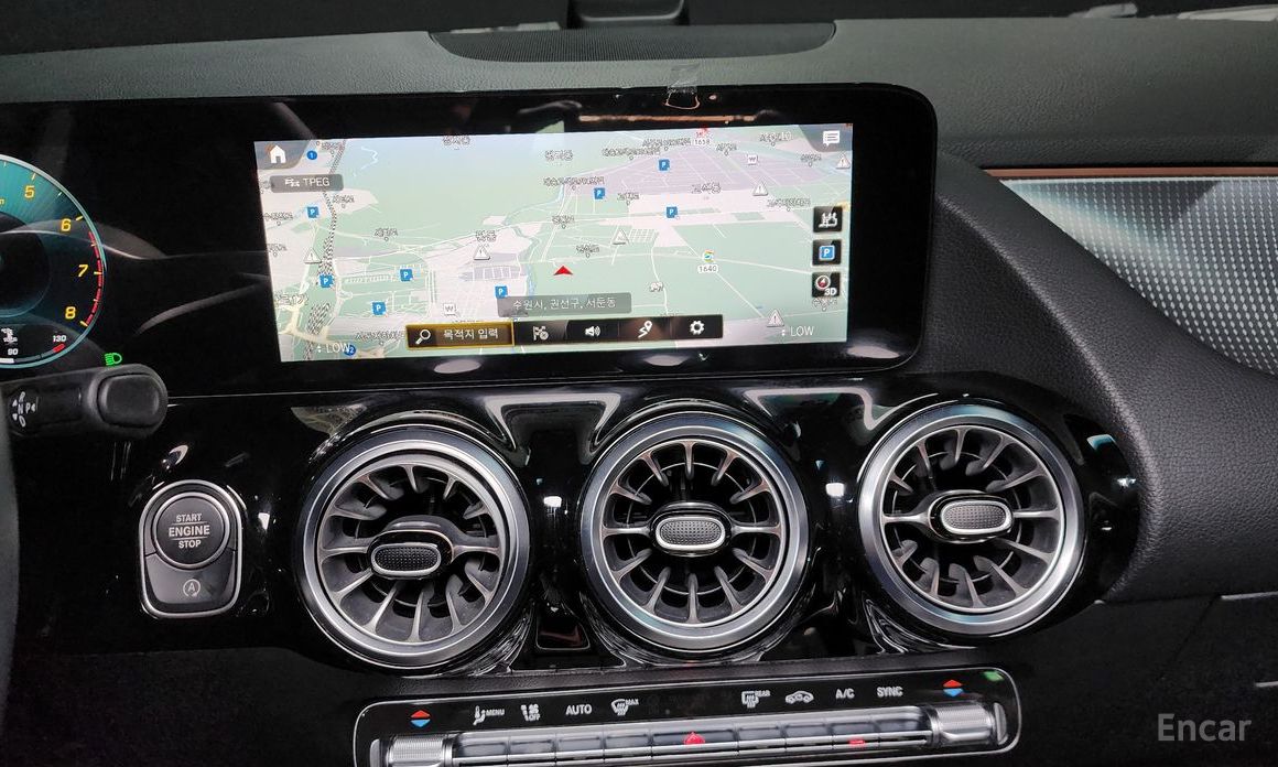 Mercedes-Benz GLA-Class H247GLA220  15