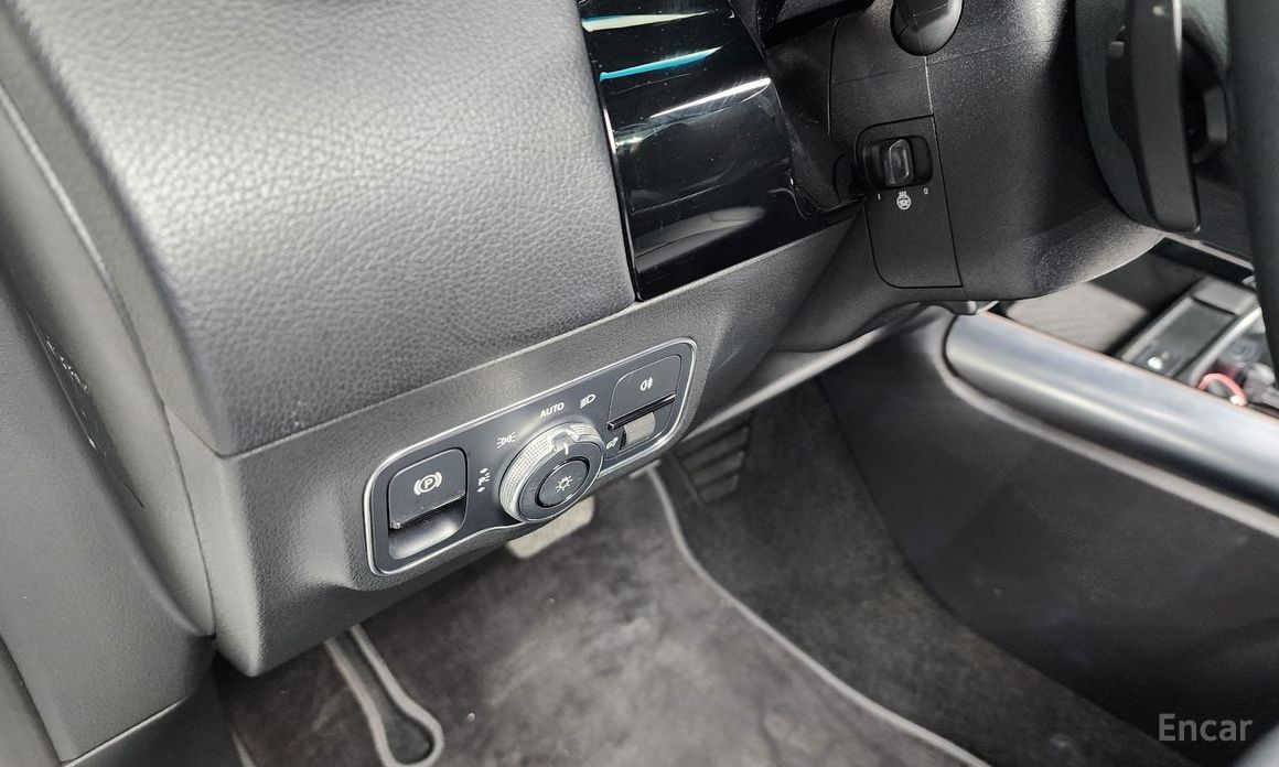 Mercedes-Benz GLA-Class H247GLA220  19