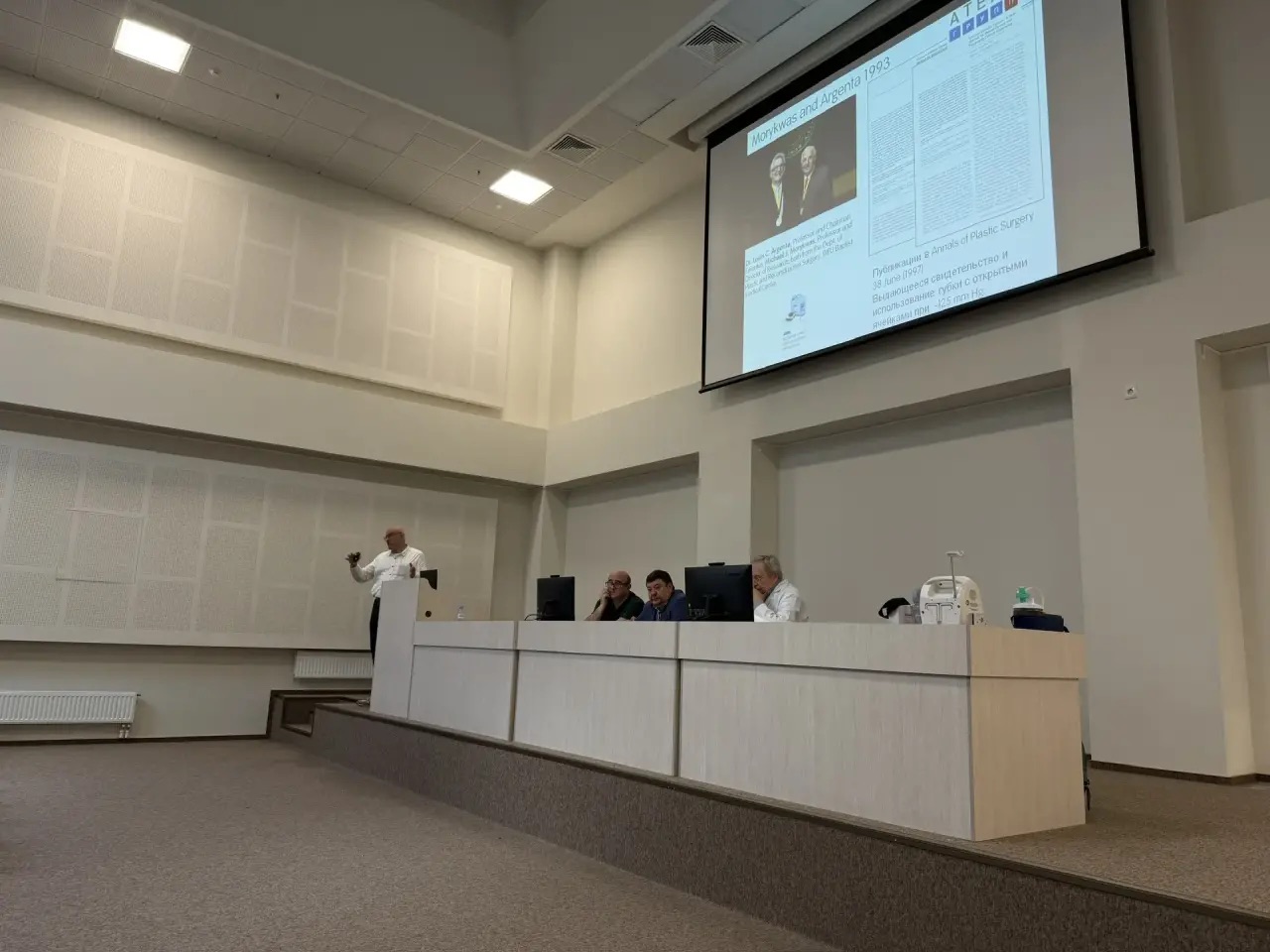 Лекция врача хирурга Татарченко Антона Витальевича (г. Москва) в рамках мастер класса на тему Современное понимание метода терапии ран отрицательным давлением (NPWT).
