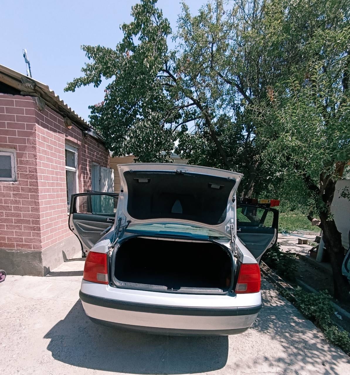 Продам Volkswagen Passat B5 1999 года, 1.6 л, автомат: фото 3