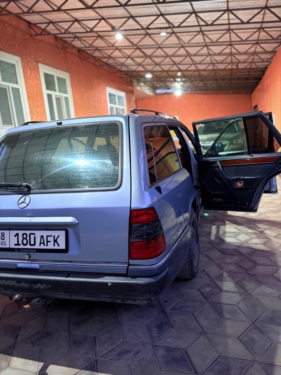 Продаю Mercedes-Benz W124 (универсал), состояние хорошее: фото 3